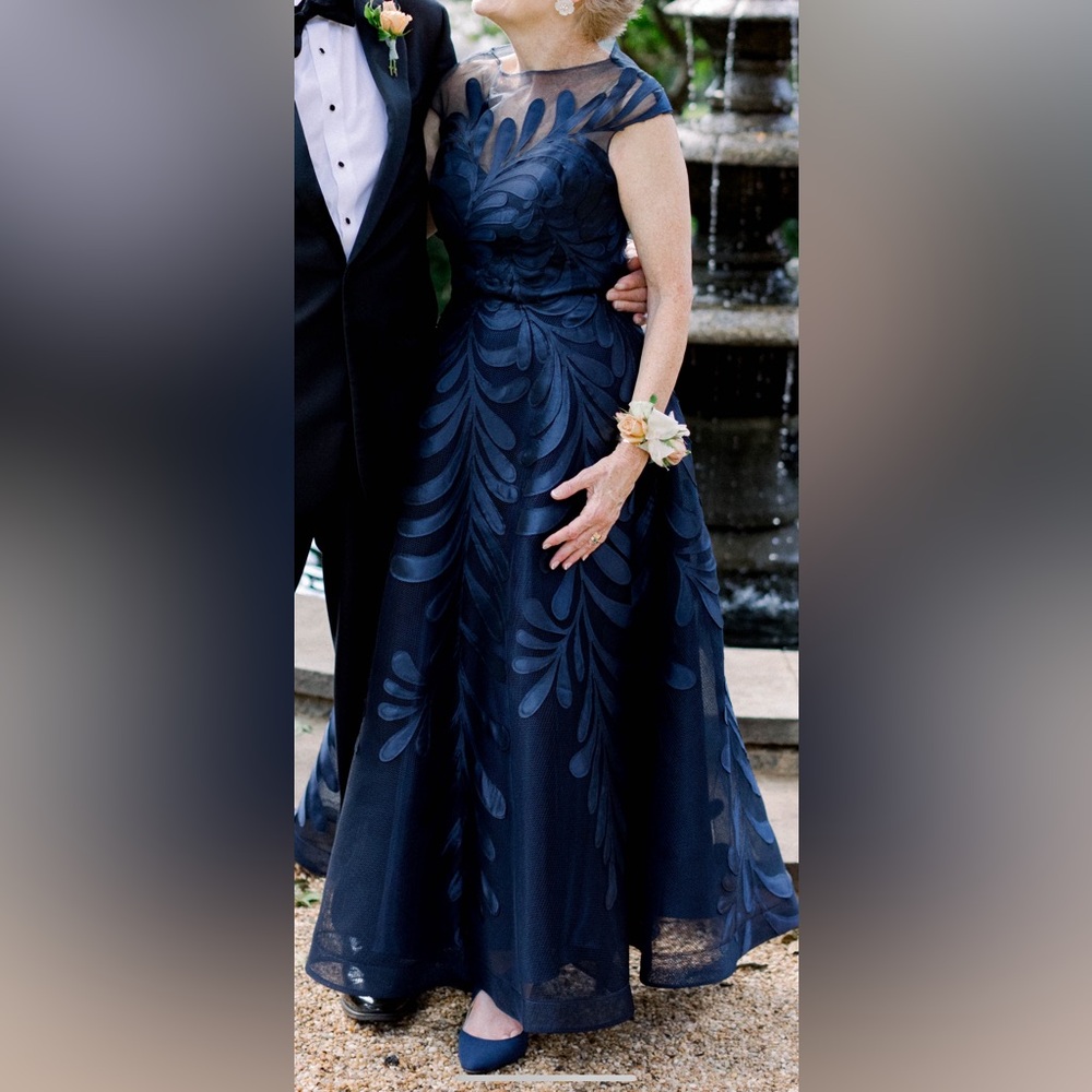Beautiful Hynes Park navy gown MOB/MOG